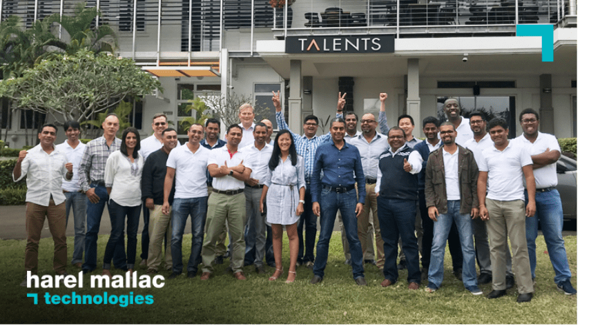 group-photo-exterior-talents